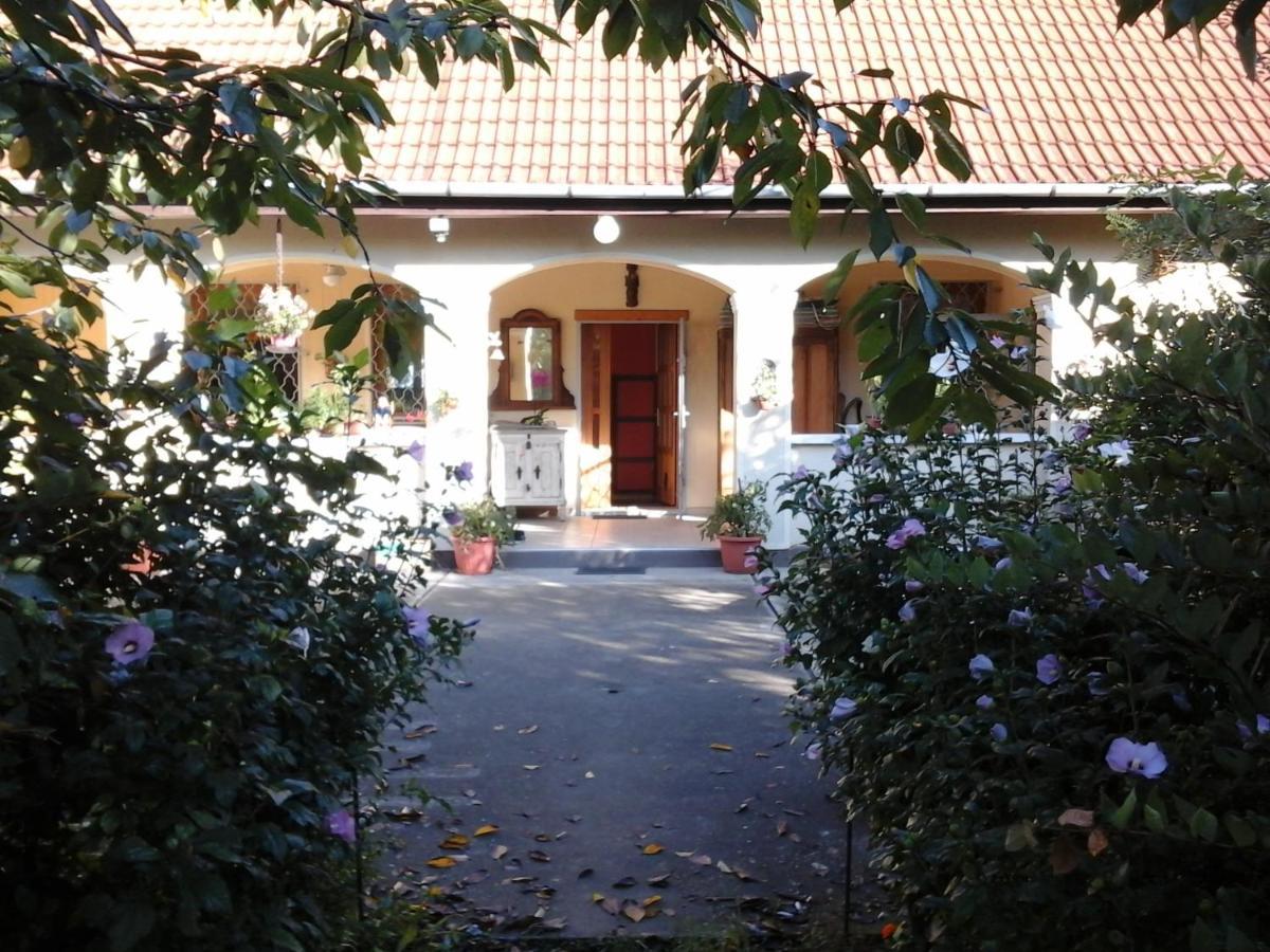 Dutch Farm In Felsolajos Apartment Exterior foto